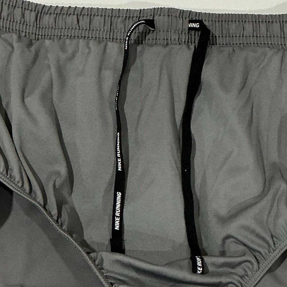 Nike Women's Tempo Modern Embossed 4" Brief Lined Grey Running Shorts Size XL - Picture 8 of 8